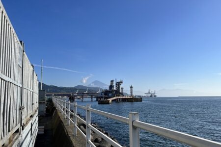 清水港から見る富士山