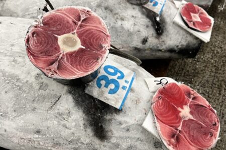 何故市場に通う？